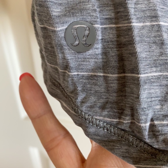 GUC Lululemon Grey striped pleated tank size 8 - Picture 2 of 6